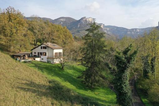 VILLA DANS ECRIN DE VERDURE (SOUS OFFRE D'ACHAT)